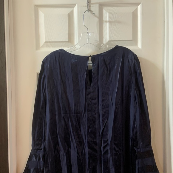 Cremieux Navy Selina Striped Tulip Sleeve Satin Dress size Large - Picture 11 of 11